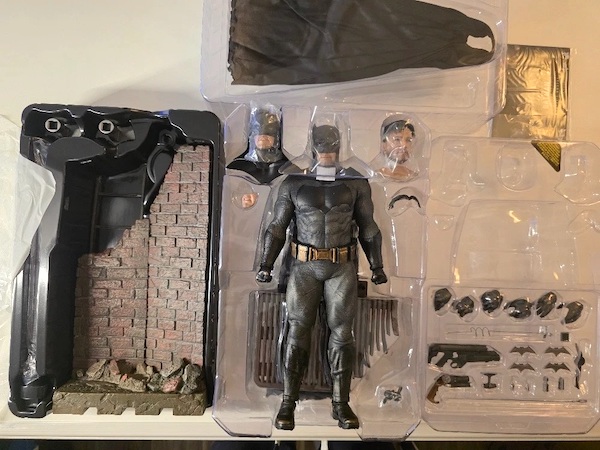 Batman v Superman Dawn of Justice MMS732 1/6th Scale Batman Deluxe Edition open box. Click to sell one