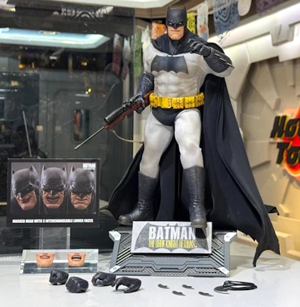 The Dark Knight Returns CMS024 1/6th Scale Batman out of the box. Click to value one for free