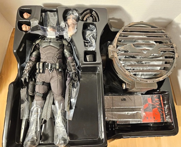 The Batman MMS641 1/6 Scale Batman And Bat-Signal open box. Click to value or sell one