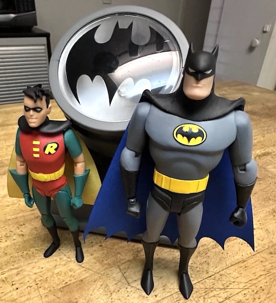 Batman the Animated Series Batman and Robin and Bat-Signal Set out of the box. Click to sell or value yours