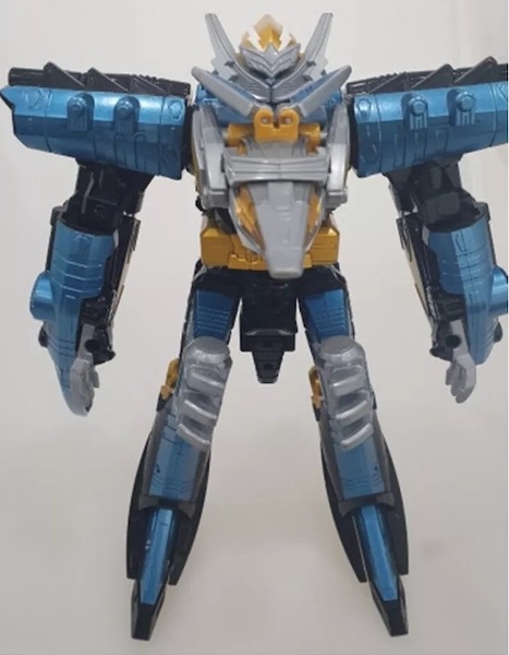 Bandai Power Rangers Kyoryuger Dino Force DX Brave Pteraiden-Oh Pteraidenoh assembled. Click to appraise yours
