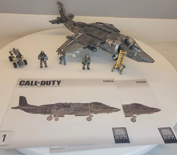 Mega Bloks Call of Duty Combat Fighter out of the box