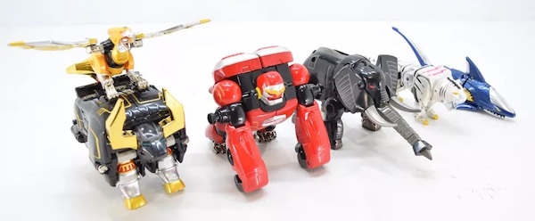 Gaoranger Toys R Us Exclusive DX Gao Knight Megazord assembled. Click to appraise yours