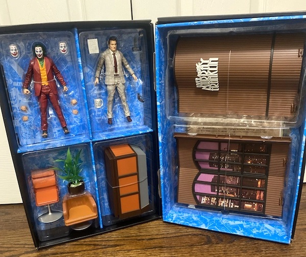 DC Multiverse Live with Murray Franklin Joker Deluxe Collector Set open box. Click to value yours