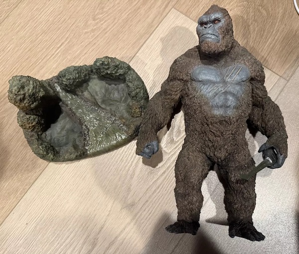 Kong Deluxe Edition Vinyl Statue out of the box. Click to sell or appraise yours