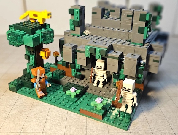 LEGO Minecraft 21132 Jungle Temple assembled. Click to value yours