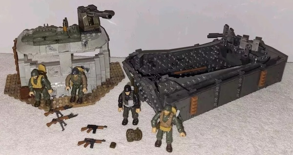 Mega Bloks Call of Duty Landing Craft Invasion out of the box