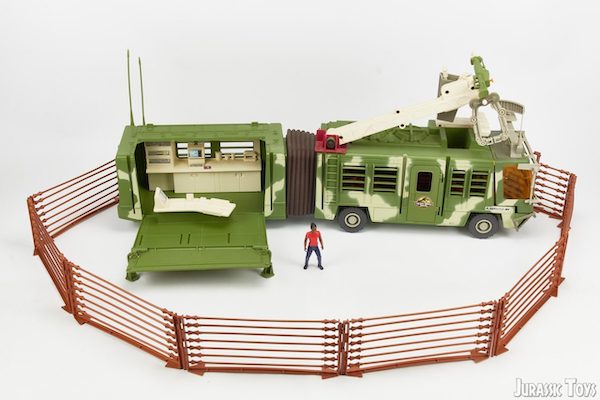 Jurassic Park The Lost World Mobile Command Center playset out of the box Jurassic Park The Lost World Mobile Command Center playset out of the box