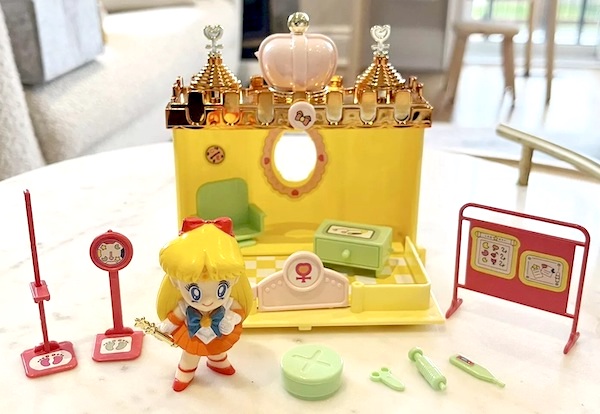 Sailor Moon Petit Soldier Venus Minako Aino Mini Figure Palace Set assembled. Click to sell or appraise yours