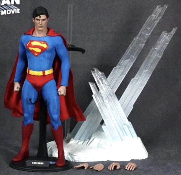 Superman MMS152 1/6th Scale Superman out of the box. Click to sell or appraise one
