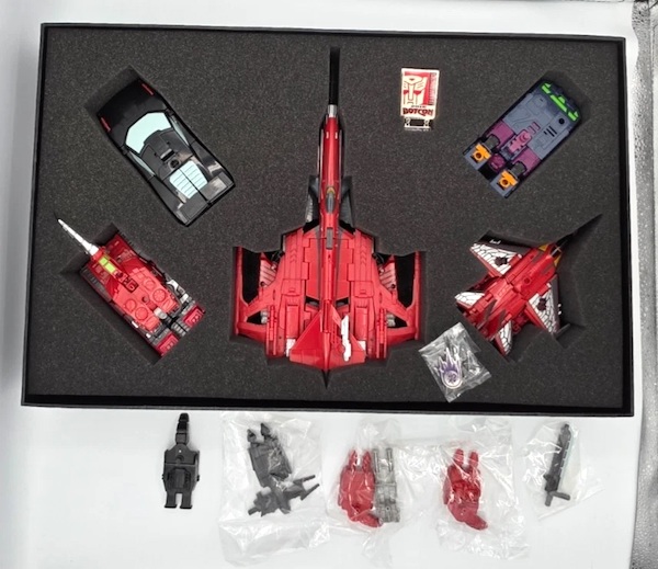 Transformers Botcon 2016 Combiner Wars Dawn Of Predacus open box. Click to sell one