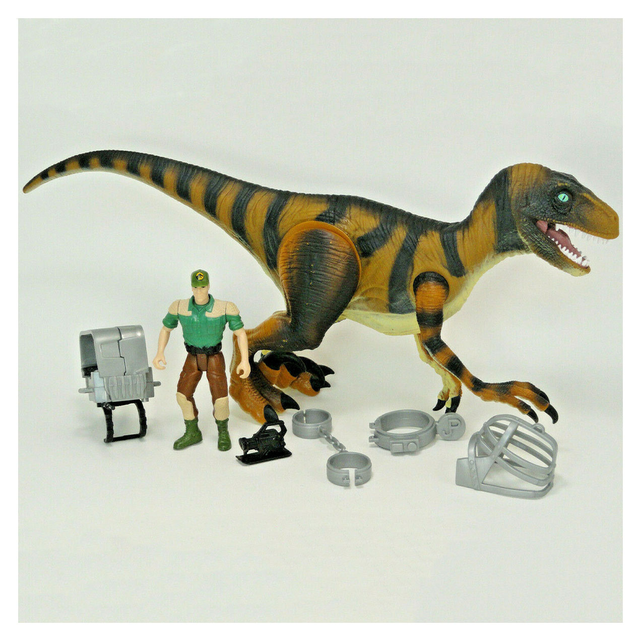 Jurassic Park Electronic Utahraptor Ripper out of the box Jurassic Park Electronic Utahraptor Ripper out of the box